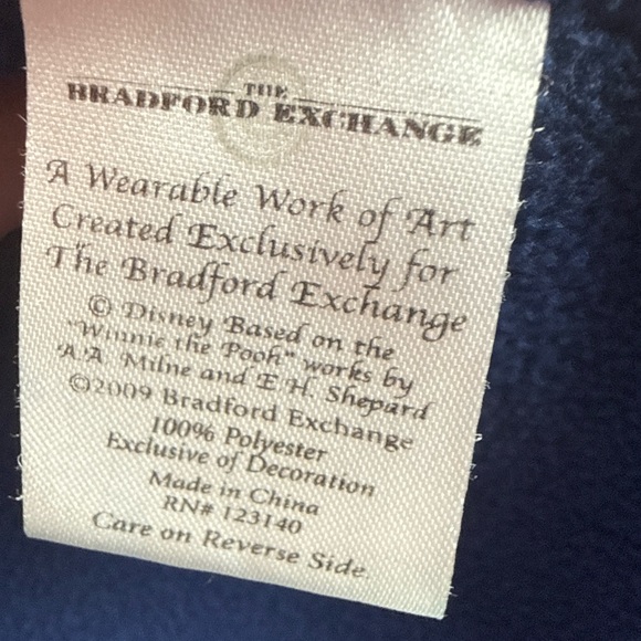 Rare 2009 Disney Bradford Exchange Embroider Fleece Jacket Mickey Pooh Princess - Picture 9 of 10